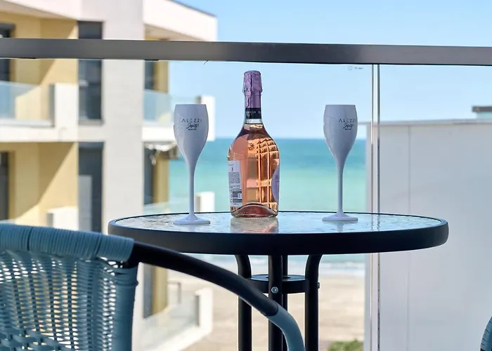 Teona In Infinity Pool & * Năvodari