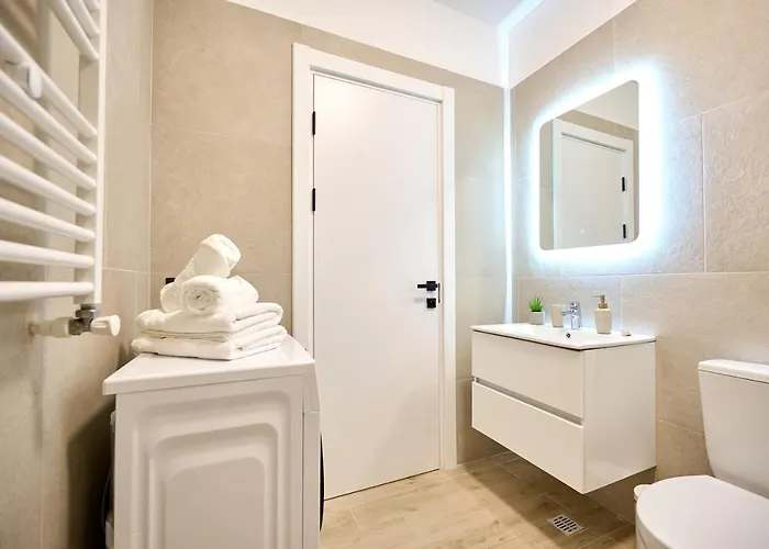 Teona In Infinity Pool & Năvodari