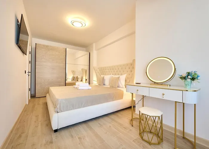 Teona In Infinity Pool & *