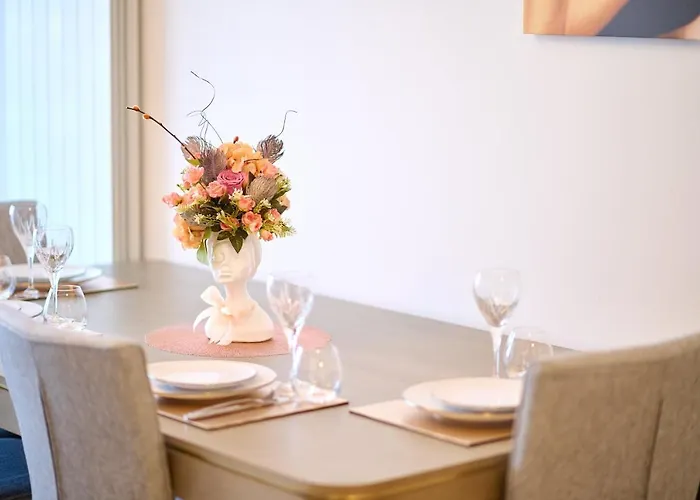 Teona In Infinity Pool & Lägenhet Năvodari