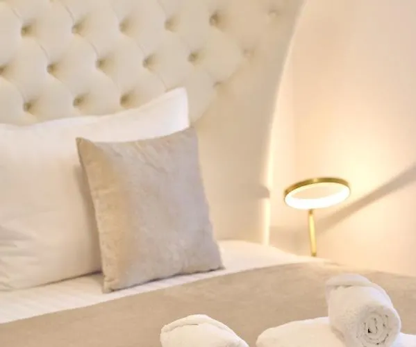 Teona In Infinity Pool &