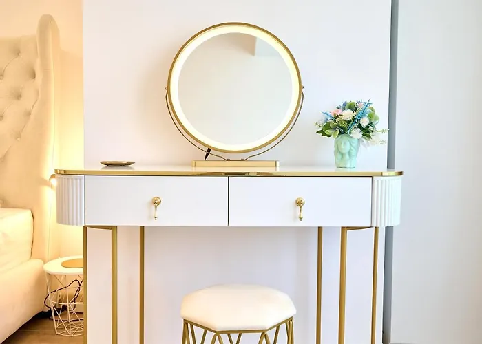 Teona In Infinity Pool &