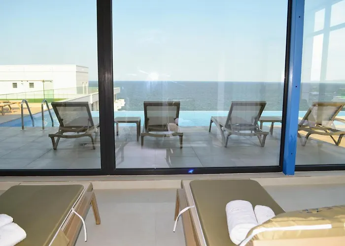 Teona In Infinity Pool & Năvodari