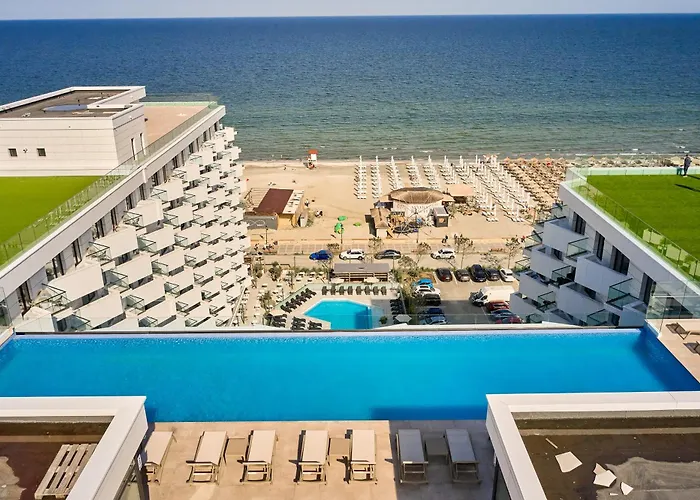 Teona In Infinity Pool & * Năvodari