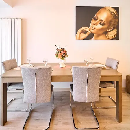 Teona In Infinity Pool & 公寓