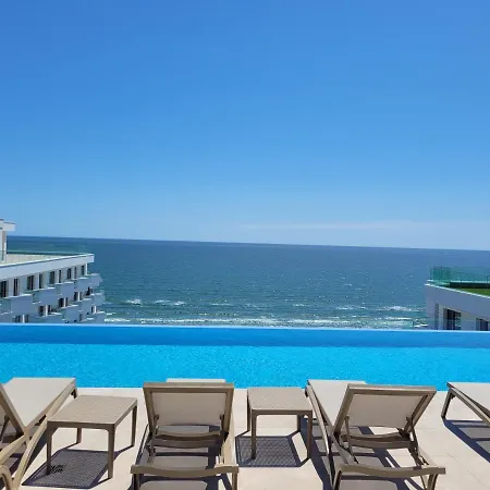 Teona - Infinity Pool &