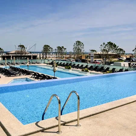 Teona In Infinity Pool & Apartment *