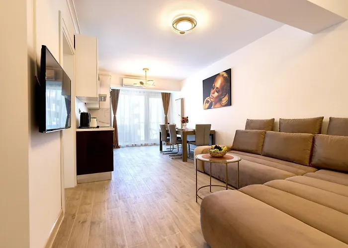 Teona In Infinity Pool & * 那沃达利