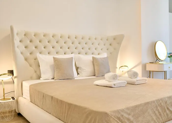 Teona In Infinity Pool & 那沃达利