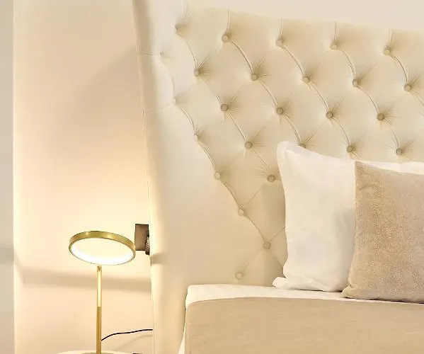 Teona In Infinity Pool & * 那沃达利