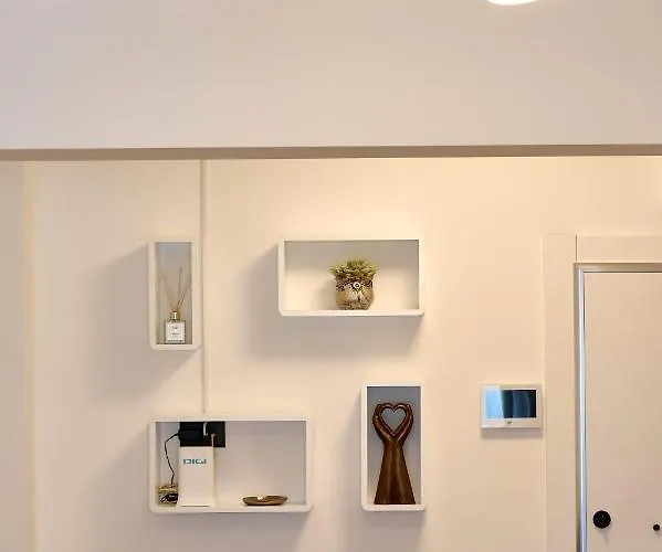 Teona In Infinity Pool & 那沃达利