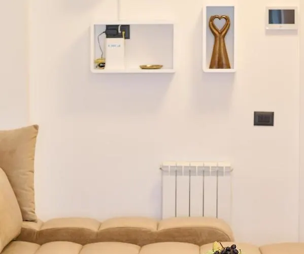 Teona In Infinity Pool & 那沃达利