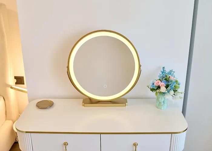 Teona In Infinity Pool & * 那沃达利