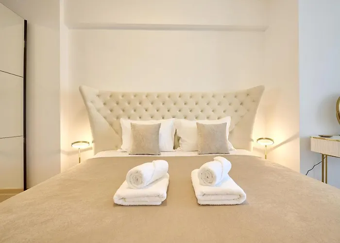 Teona In Infinity Pool &