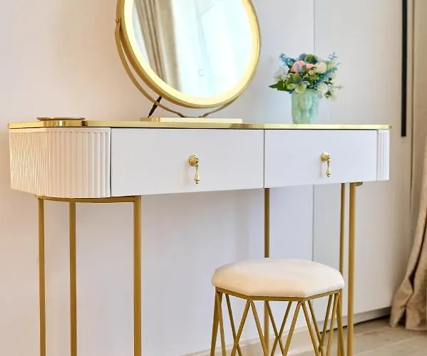 Teona In Infinity Pool & *