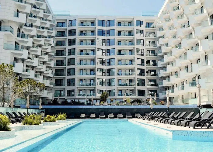 Teona In Infinity Pool &